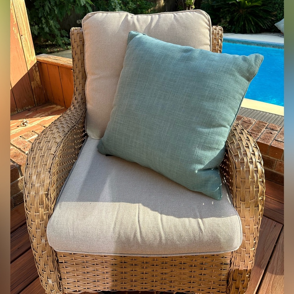 Tahari Indoor Outdoor Green Seat Pillow